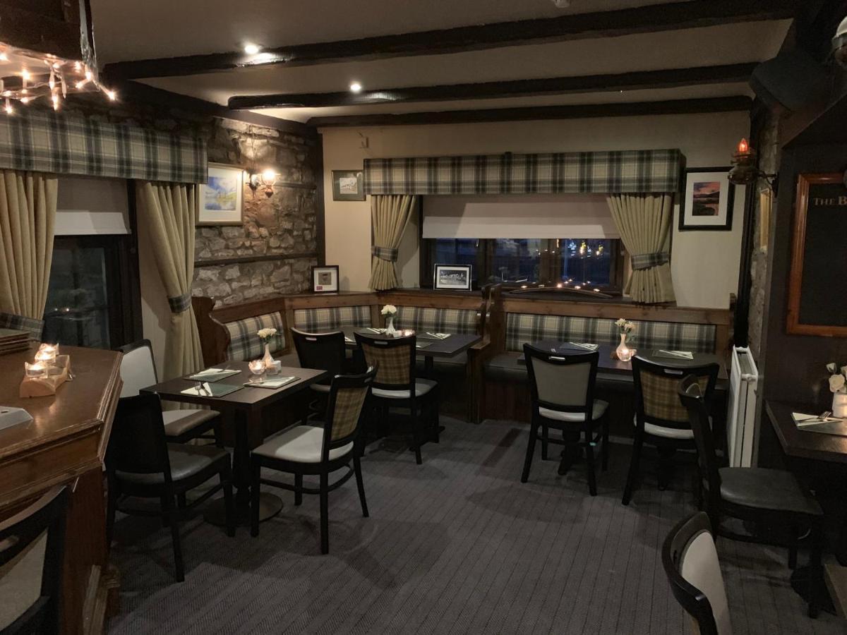 Lion And Unicorn Hotel Thornhill  エクステリア 写真